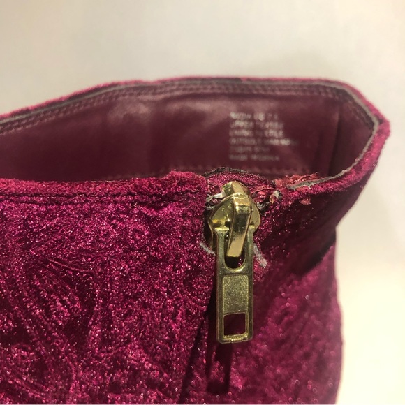 Zigi Soho Embroidered Booties with Round Toe and Brass Zipper, size 7.5. - Picture 8 of 12